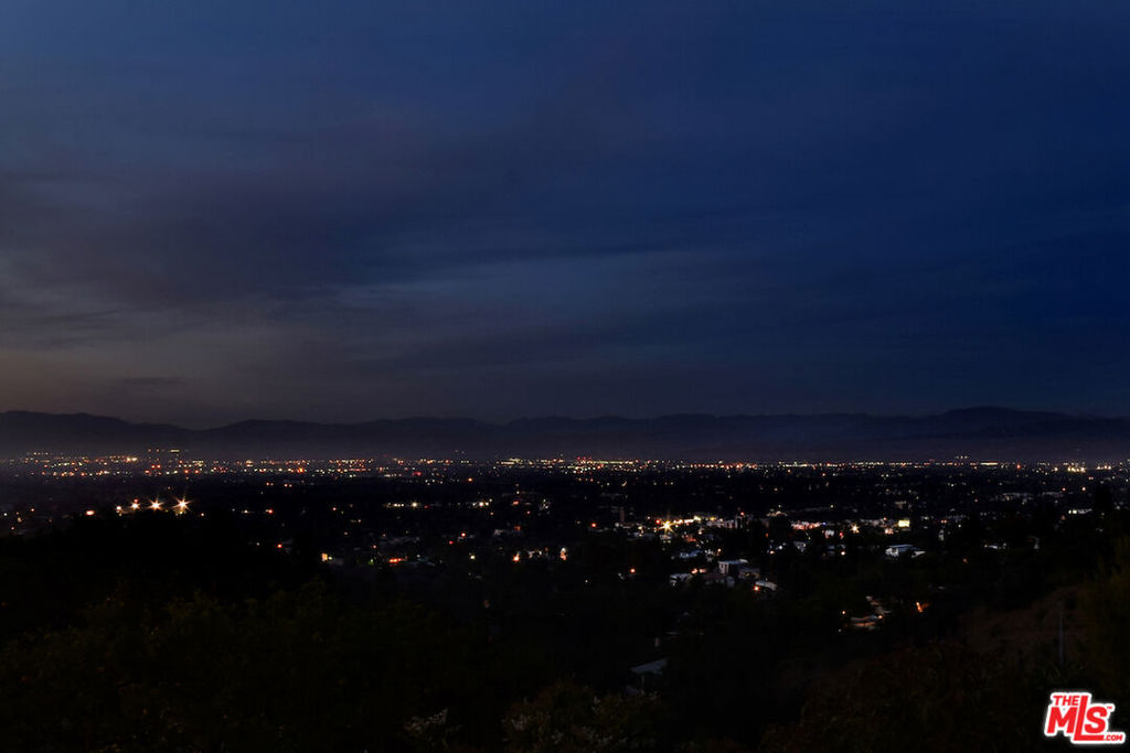 https://media.crmls.org/mediaz/71ab9d95-5b87-44d5-822a-222e6911da0a.jpg?preset=X-Large