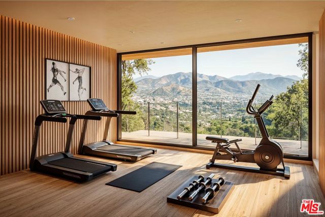 1510 N Tigertail Road, Los Angeles CA: https://media.crmls.org/mediaz/71ac1246-df4d-44b9-9123-b6a129c3bb57.jpg
