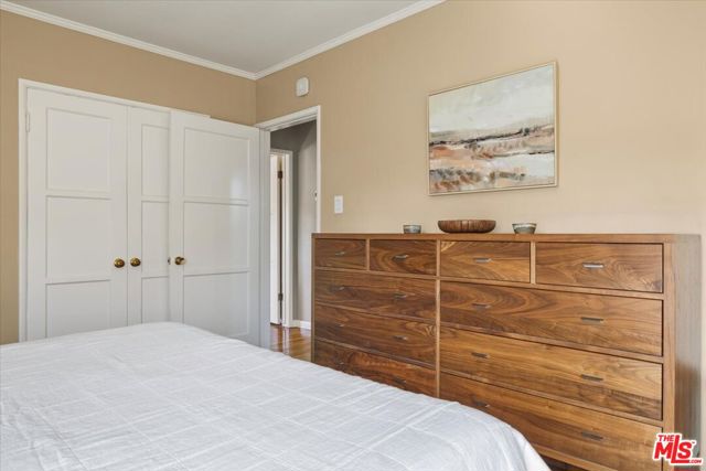 340 S Madison Way, Glendale CA: https://media.crmls.org/mediaz/71ace873-5fdc-4a53-a162-3def9c3ef678.jpg