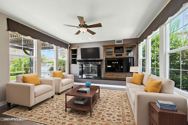 3194 Sunset Hills Boulevard, Thousand Oaks CA: https://media.crmls.org/mediaz/71ad11d3-f2a1-4f61-b09c-10a3cccfb461.jpg