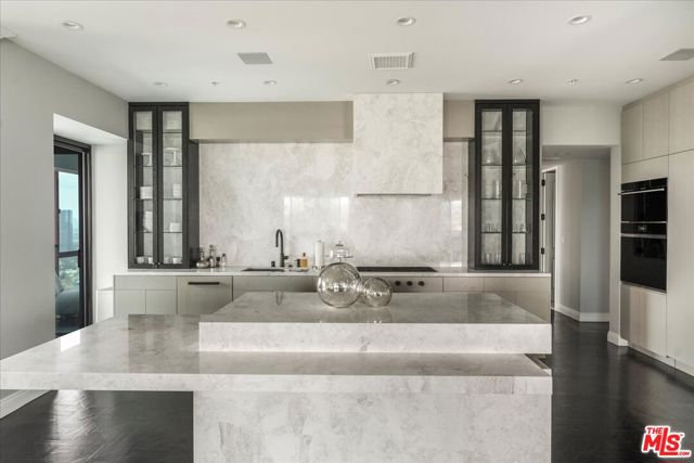 10490 Wilshire Boulevard, Los Angeles CA: https://media.crmls.org/mediaz/71adf6ea-76a6-4c32-aee2-77810b626579.jpg