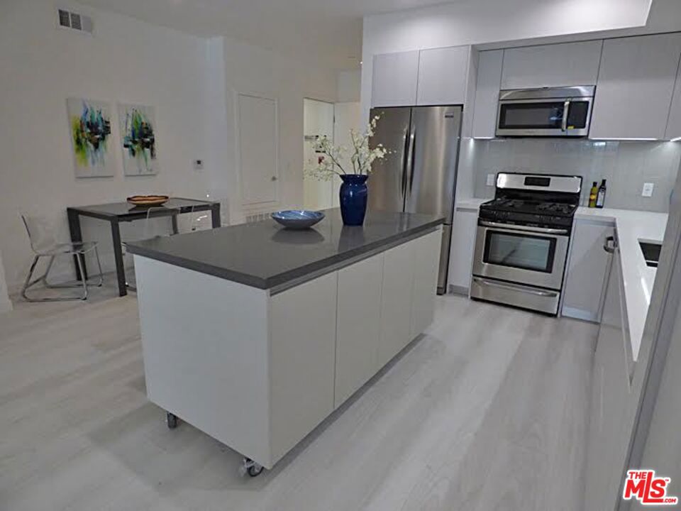 1526 ARMACOST Avenue #102