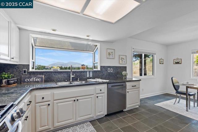 491 Camelback Rd, Pleasant Hill CA: https://media.crmls.org/mediaz/71aeef1a-d7c1-48fe-976c-517dd76f5a68.jpg