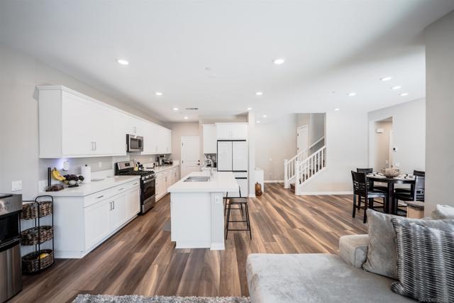 1777 Whitmore Loop, Chula Vista CA: https://media.crmls.org/mediaz/71af50c4-cb72-4eac-ba5a-933e25cbce21.jpg