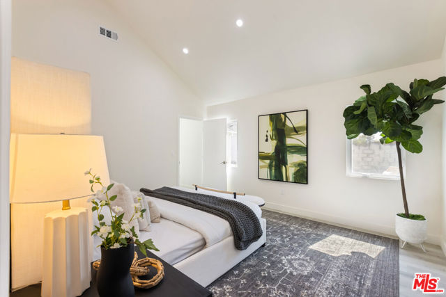 3827 S Victoria Avenue, View Park CA: https://media.crmls.org/mediaz/71af7660-7e09-4a87-bc03-ef4b34e0d3a3.jpg