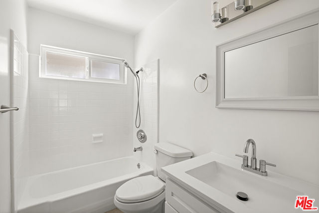 1451 S Norton Avenue, Los Angeles CA: https://media.crmls.org/mediaz/71afbe2c-6625-49b6-90d2-c03b0994a8fd.jpg