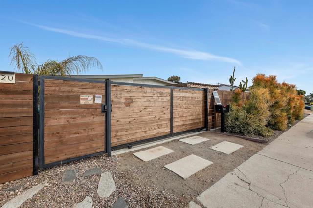 Detail Gallery Image 2 of 27 For 3820 Hilltop Dr, San Diego,  CA 92102 - 3 Beds | 2 Baths