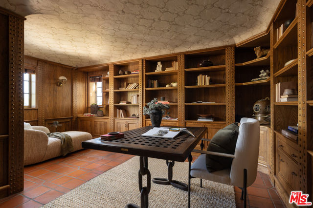 2311 Alto Oak Drive, Los Angeles CA: https://media.crmls.org/mediaz/71b0a7a0-7075-4345-ac46-649899e54558.jpg