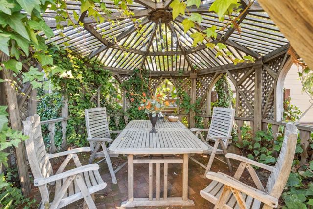 28 Marina Court Dr, San Rafael CA: https://media.crmls.org/mediaz/71b0b8b2-a63f-44fd-b49e-c24a942ddbc2.jpg