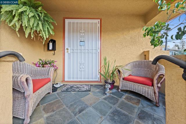 Image 4 of 46 For 2427 35th Ave