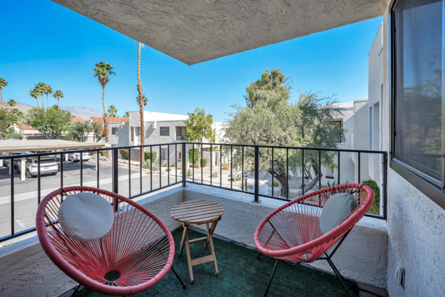 45451 Lupine Lane, Palm Desert CA: https://media.crmls.org/mediaz/71b1292c-35c2-4d00-a725-718524c51ad7.jpg
