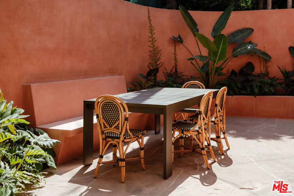 https://media.crmls.org/mediaz/71b1827d-d4a7-4dca-ae2f-f7e45a26824a.jpg?preset=X-Large