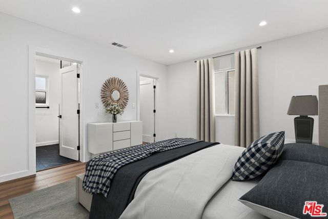 2700 S Palm Grove Avenue, Los Angeles CA: https://media.crmls.org/mediaz/71b1f61d-894a-4704-9de1-71232c5da86b.jpg