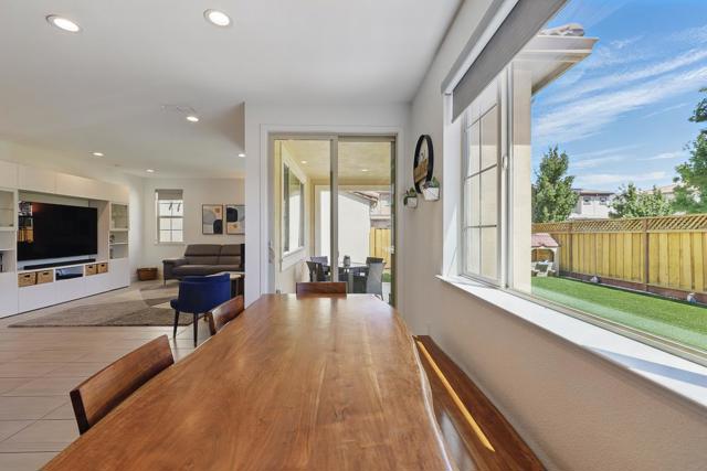 410 E Redberry Place, Mountain House CA: https://media.crmls.org/mediaz/71b24afc-dea4-4348-916c-40bbdb63e4fc.jpg