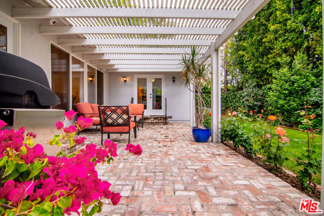 12954 Otsego Street, Sherman Oaks CA: https://media.crmls.org/mediaz/71b299c9-a569-4c20-9b72-459c06d3a969.jpg