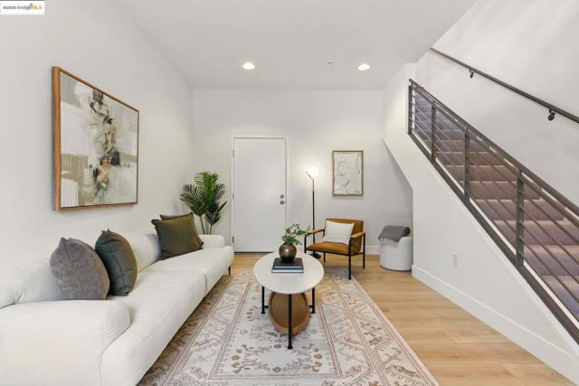 1213 67Th St, Oakland CA: https://media.crmls.org/mediaz/71b3111f-2118-4be2-9435-06384bf547be.jpg