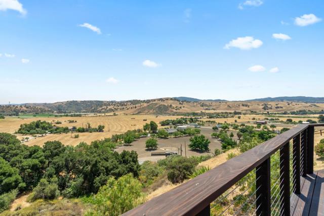 38 Barbras Court, Hollister CA: https://media.crmls.org/mediaz/71b36c23-08a2-46b2-a632-88e9c7b81bed.jpg