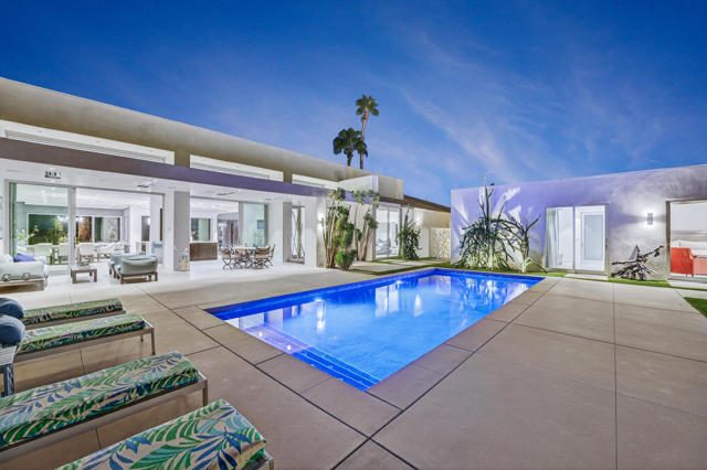 49120 Sunrose Lane, Palm Desert CA: https://media.crmls.org/mediaz/71b43186-bebf-416c-9f5f-d2b2da3426d2.jpg