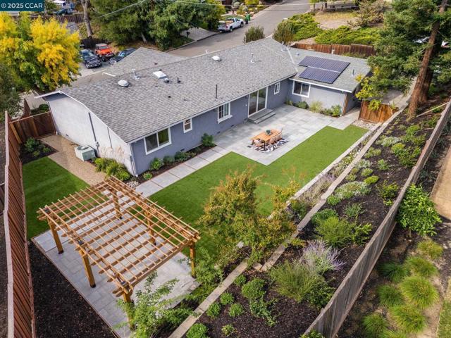 198 Pulido Rd, Danville CA: https://media.crmls.org/mediaz/71b47e9c-0d30-44b0-81cf-f377b3f178b7.jpg