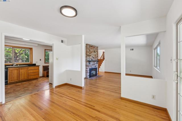 4190 Sharab Ct, Pleasanton CA: https://media.crmls.org/mediaz/71b4aaaa-79dd-40f2-ab46-b84448ff881b.jpg