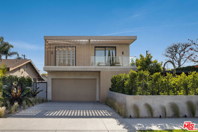 2457 Glyndon Avenue, Venice CA: https://media.crmls.org/mediaz/71b54353-ea73-477b-9048-d33fdf9d9ead.jpg