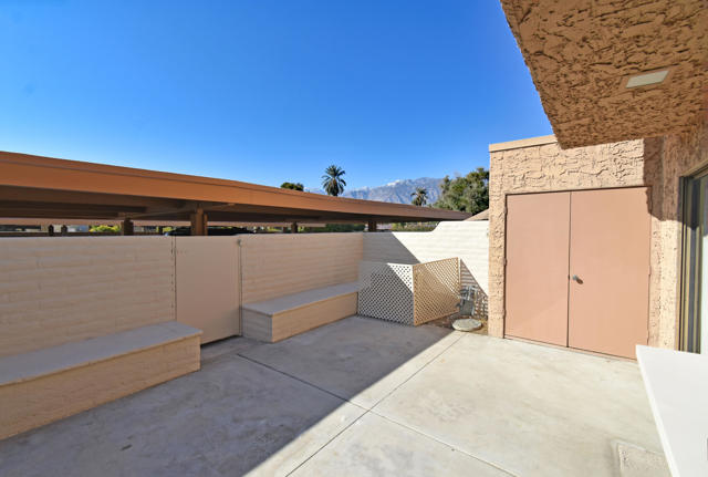 2217 Los Patos Drive, Palm Springs CA: https://media.crmls.org/mediaz/71b60e96-f04f-4308-bf90-49a3373dca05.jpg