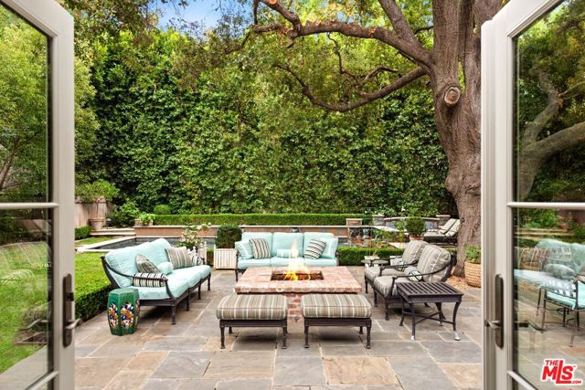 3848 Ethel Avenue, Studio City CA: https://media.crmls.org/mediaz/71b6177f-7c9d-472d-a7d5-38908bbd245e.jpg