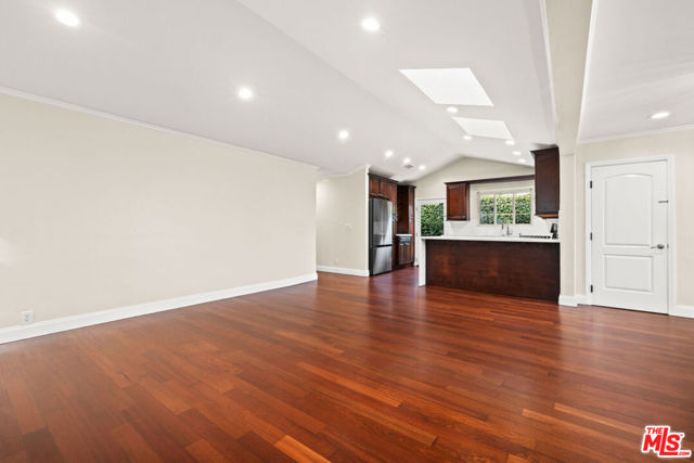 427 W Manchester Avenue, Playa del Rey CA: https://media.crmls.org/mediaz/71b696b8-aa9a-46cd-8aee-ee58e0f58ba6.jpg