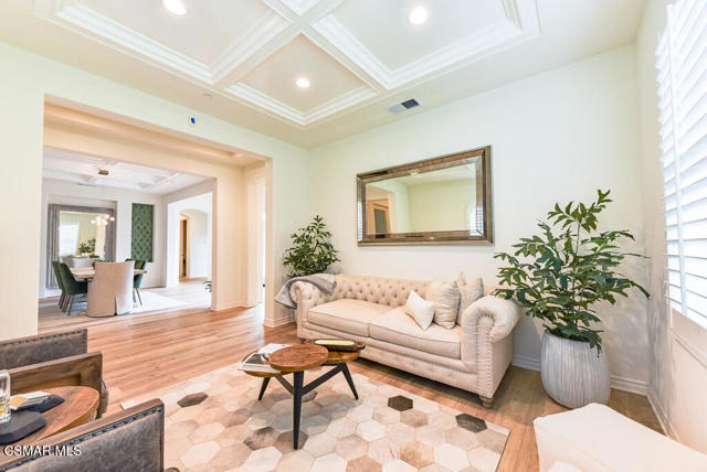 6981 Shadow Wood Drive, Moorpark CA: https://media.crmls.org/mediaz/71b722ba-f368-4a2f-a9c5-156c8222d38b.jpg