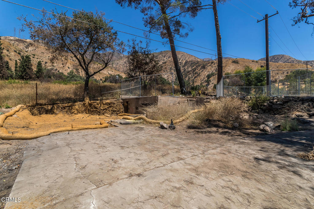 https://media.crmls.org/mediaz/71b84138-8779-49c1-a3df-d8def4ac38b0.jpg?preset=X-Large