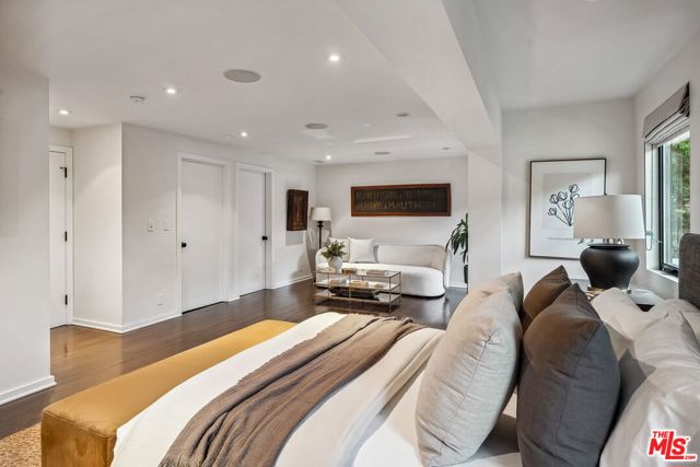 7840 Torreyson Drive, Los Angeles CA: https://media.crmls.org/mediaz/71b8ea0c-03c8-4082-99ac-10bbe8fda792.jpg