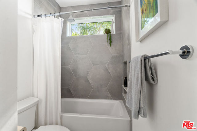 Image 29 of 39 For 11813 Woodbine Avenue