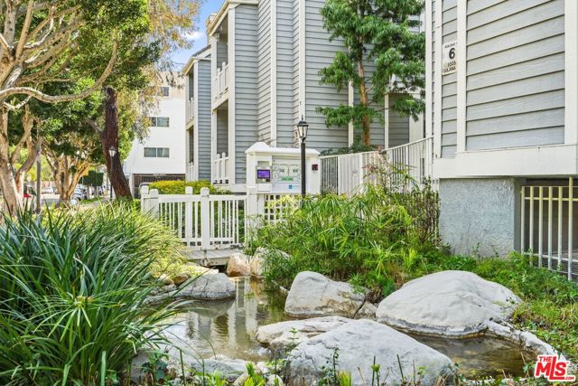 Image 31 of 33 For 8505 Gulana Avenue 4217