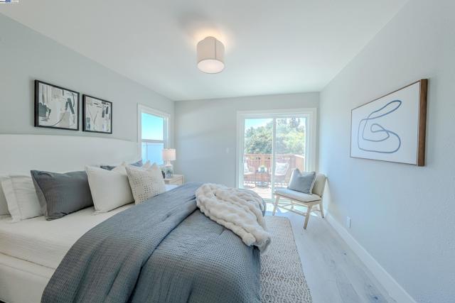10007 Burr St, Oakland CA: https://media.crmls.org/mediaz/71b97e02-ca6e-4a75-8bbf-c68b42ef4d1d.jpg