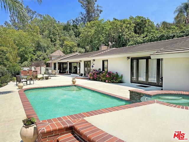 12751 Mulholland Drive, Beverly Hills CA: https://media.crmls.org/mediaz/71b9c1ce-c50a-4bb6-afde-f96939d82de0.jpg