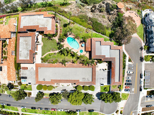 24242 Santa Clara Avenue, Dana Point CA: https://media.crmls.org/mediaz/71b9e4a4-33e3-4852-9135-d3dec0621591.jpg