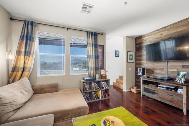 2745 White Pine Ct, Chula Vista CA: https://media.crmls.org/mediaz/71b9fb81-4e3f-49b4-8608-3ffd088e9ca4.jpg