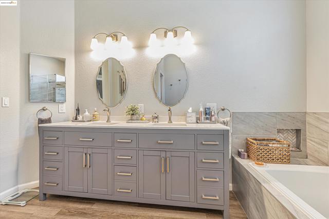 4174 Beacon Pl, Discovery Bay CA: https://media.crmls.org/mediaz/71ba488e-58c5-4066-a217-805fd7c0013b.jpg