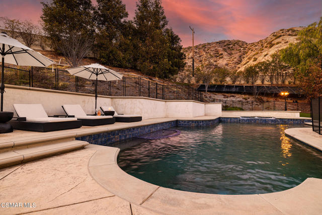 29475 Malibu View Court, Agoura Hills CA: https://media.crmls.org/mediaz/71ba6829-3096-4bd2-bcc0-90d69e6fa4ca.jpg