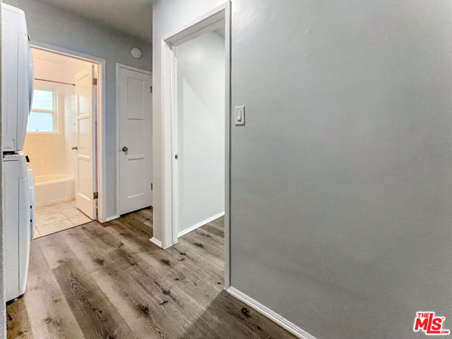 1103 Ocean Park Boulevard, Santa Monica CA: https://media.crmls.org/mediaz/71bb4865-a56d-4f7a-8cd4-f2f9f2c073dc.jpg
