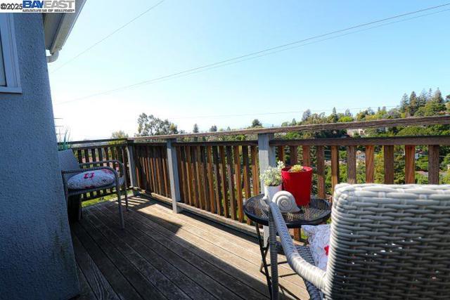 828 Everett Ave, Oakland CA: https://media.crmls.org/mediaz/71bb6fa8-4f16-4ee0-beed-8226351c9c78.jpg