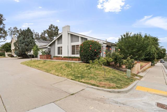 10671 Montego Dr, San Diego CA: https://media.crmls.org/mediaz/71bbadf1-ee23-4880-bc0a-a2b1e341bd5b.jpg