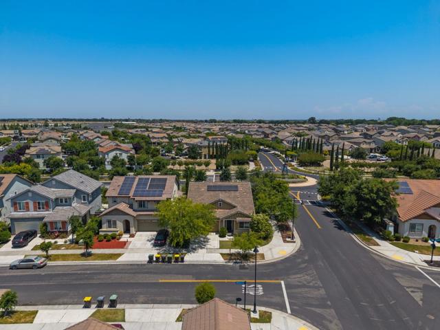 1141 Navigator Drive, Lathrop CA: https://media.crmls.org/mediaz/71bc4ba4-3c60-44eb-847e-96963b8e6d15.jpg