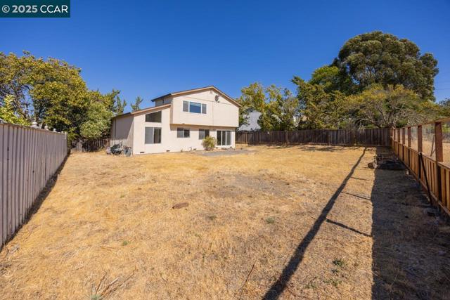 139 Thrush Ct, Hercules CA: https://media.crmls.org/mediaz/71bc7974-e13a-470f-9010-78816d3b6bd2.jpg