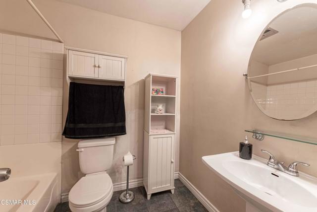 4894 Muirwood Court, Simi Valley CA: https://media.crmls.org/mediaz/71bcdce7-b8bd-439a-a977-1aa38dfff6cf.jpg