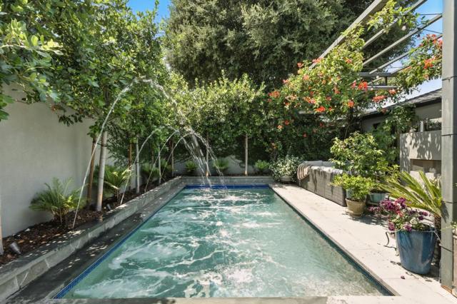 543 8th Avenue, Menlo Park CA: https://media.crmls.org/mediaz/71bed554-0366-4386-815b-726396650771.jpg