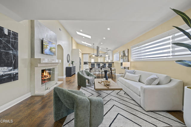 4961 Alcove Avenue, Valley Village CA: https://media.crmls.org/mediaz/71befb6b-c93e-4ab0-b575-95cb0acb14b1.jpg