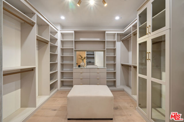 5036 Woodley Avenue, Encino CA: https://media.crmls.org/mediaz/71bf6e1e-1158-4ac7-9ee0-8270110b67e6.jpg