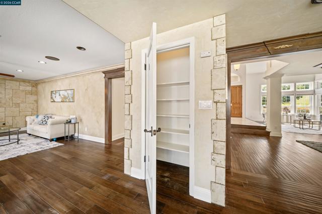 Image 26 of 60 For 812 Beaver Creek Ct