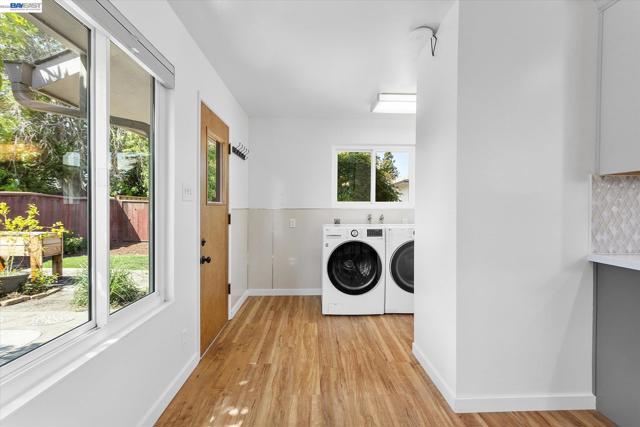 Image 24 of 46 For 831 Casanova Dr